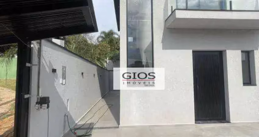 Linda casa, nova com acabamento de primeira linha em condominio