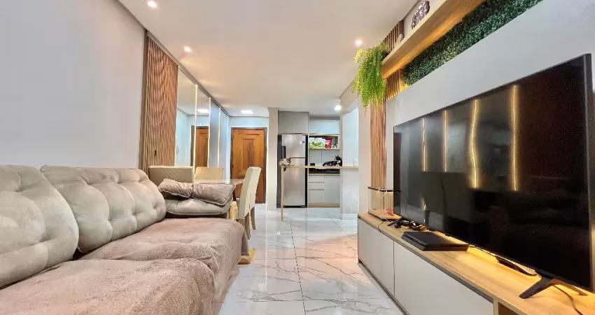 Amplo apartamento de um dormitório, com churrasqueira, mobiliado e decorado à 30m do mar!