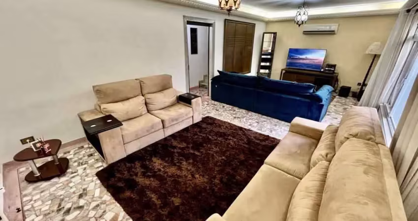 Casa de Luxo à Venda na Ponta da Praia, Santos-SP: 3 Quartos, 2 Suítes, 3 Salas, 5 Banheiros, 2 Vagas de Garagem, 279m² de Área