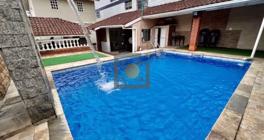 Imperdível casa à venda em santos-sp, bairro encruzilhada! 3 quartos, 1 suíte, 2 salas, 2 banheiros, 2 vagas de garagem, 390m².