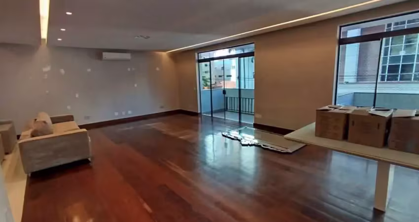 Apartamento exclusivo no boqueirão - 4 quartos, 2 suítes, 2 salas, 5 banheiros, 4 vagas de garagem - 294m² de conforto e privacidade!