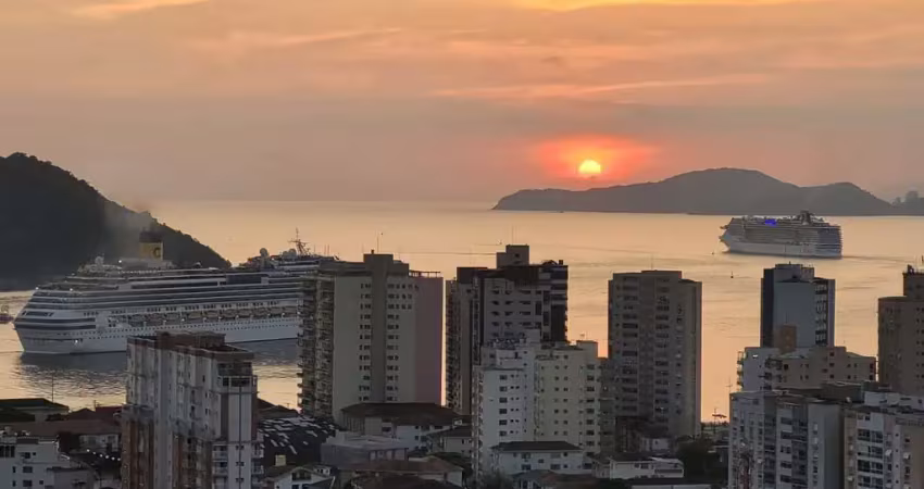 Apartamento à venda na Ponta da Praia em Santos-SP: 2 quartos, 1 suíte, sala ampla, 2 banheiros, 2 vagas de garagem. Venha conhecer!