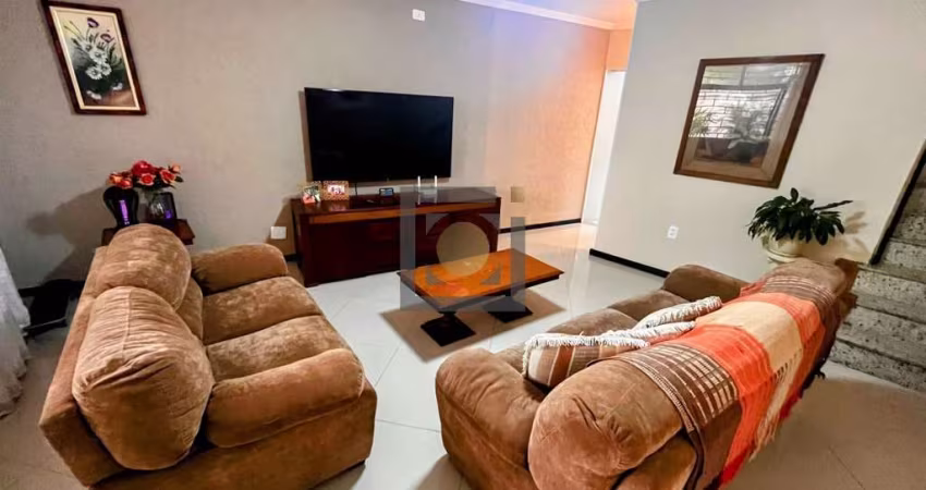 Casa de Luxo à Venda em Santos-SP: 3 Quartos, 2 Suítes, 1 Sala, 3 Banheiros, 2 Vagas de Garagem, 156m²!