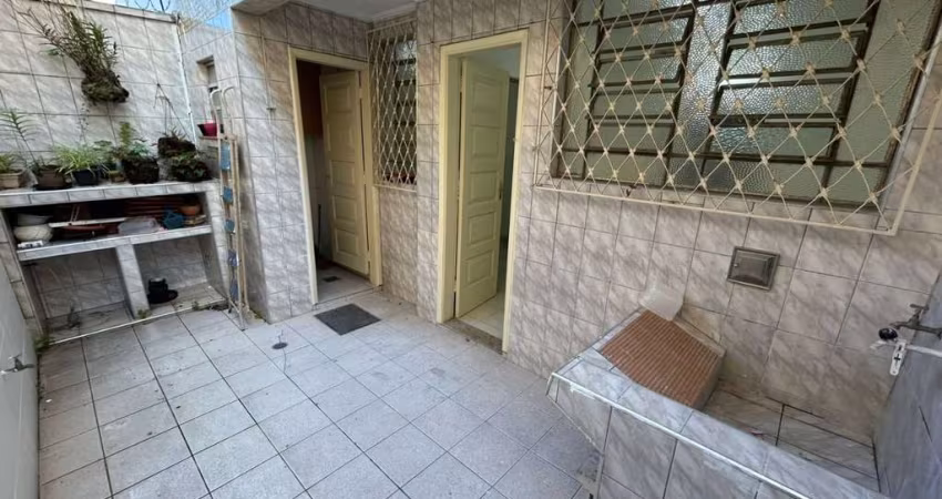 Casa à venda em Santos-SP, no bairro Campo Grande: 2 quartos, 2 suítes, 2 salas, 2 banheiros, 73m² de área.