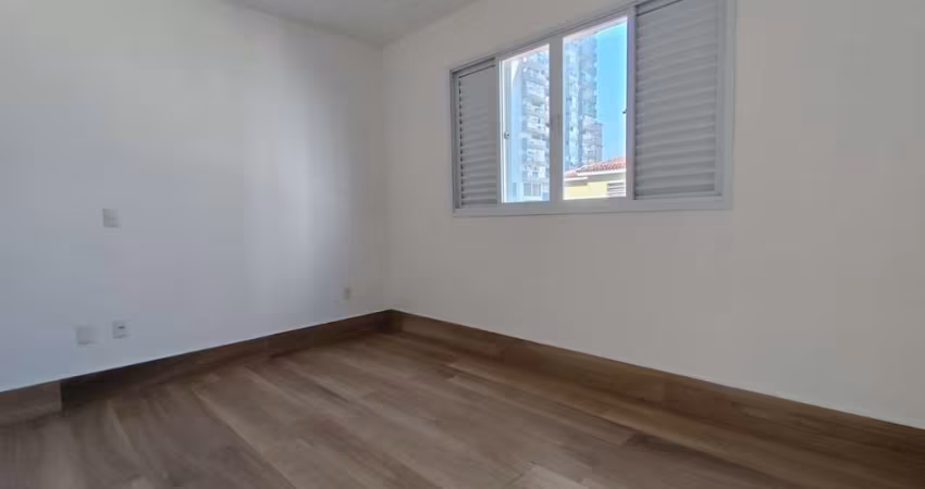 Casa em Condomínio à Venda em Santos-SP no Gonzaga: 3 Quartos, 2 Suítes, 1 Sala, 1 Vaga de Garagem, 162m² de Área