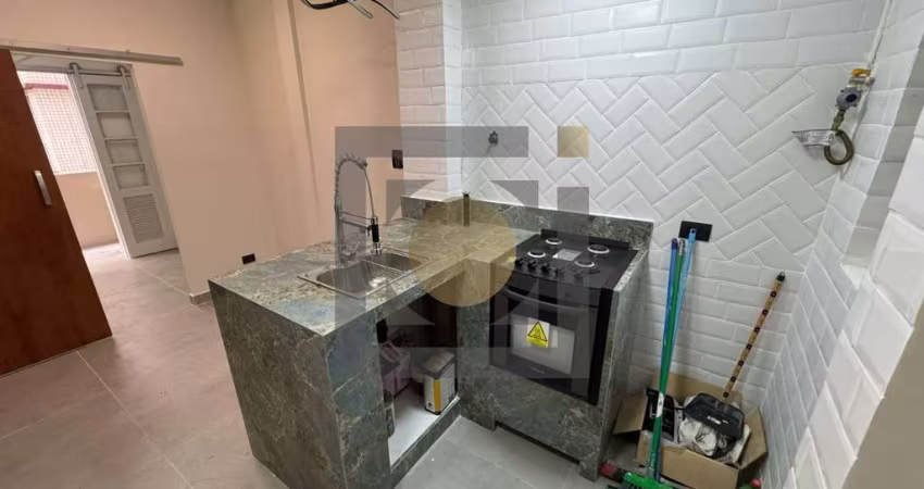Apartamento à venda em Santos-SP, 40 metros da praia no Canal 1