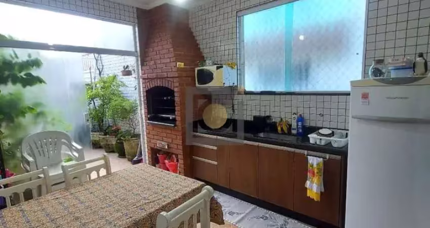 Casa à venda em Santos-SP, Embaré: 4 quartos, 3 suítes, 2 salas, 1 vaga, 228m²!