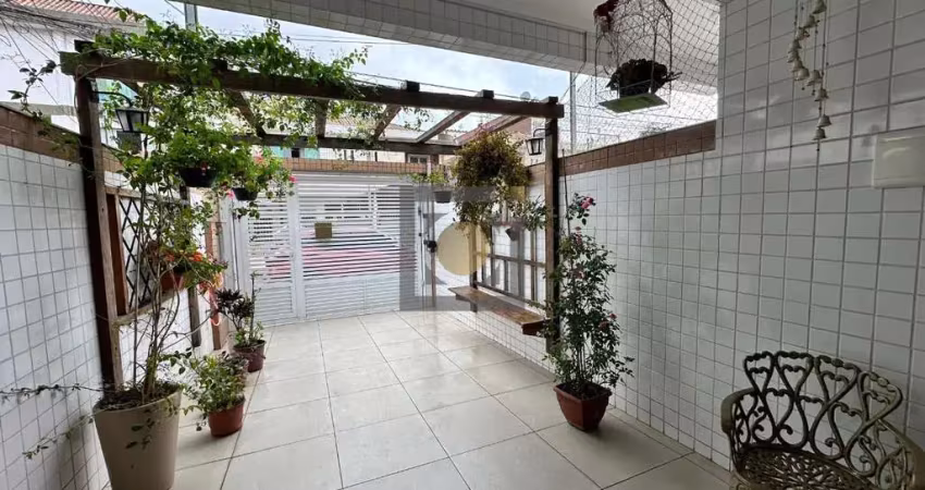 Imperdível casa à venda em santos-sp, ponta da praia: 3 quartos, 1 suíte, 4 banheiros, 2 vagas de garagem, 342m².