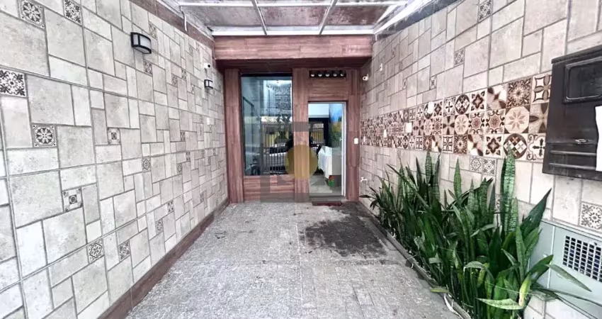 Casa à venda em santos-sp, gonzaga: 3 quartos, 1 sala, 3 banheiros, 1 vaga e 240m² de área!