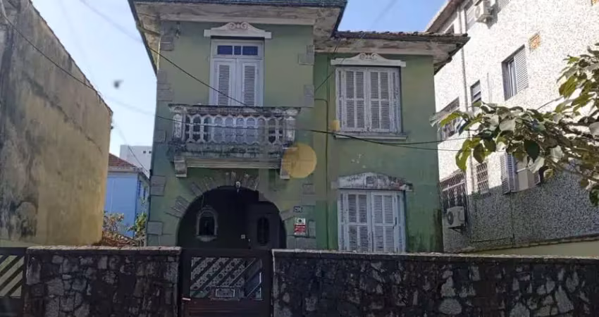 Imperdível: casa à venda em santos-sp, bairro macuco! 4 quartos, 2 salas, 2 banheiros, 6 vagas de garagem, 225m² de área.