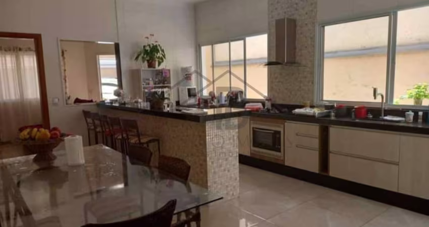 Imperdível oportunidade: Casa à venda em Salto-SP, Jardim Santa Marta III, 3 quartos, 2 suítes, 2 salas, 3 banheiros, 2 vagas, 161,00 m².