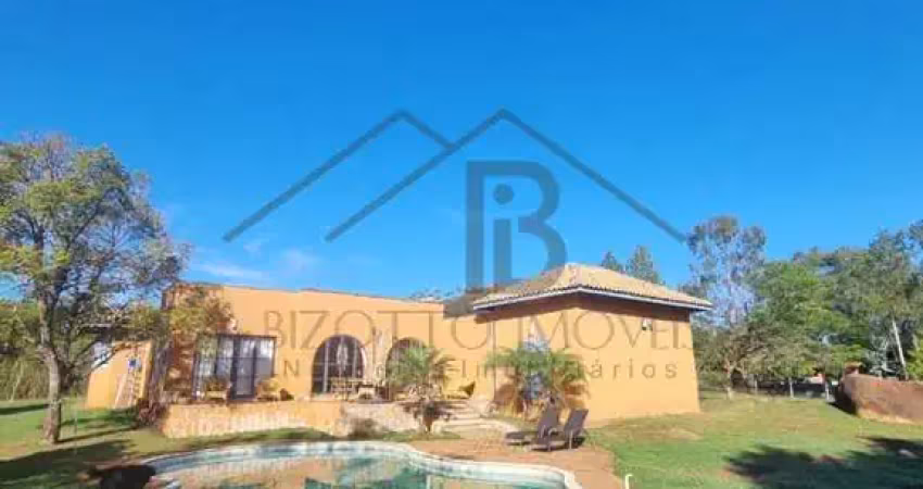 Belíssima chácara Residencial Vale das laranjeiras, 4 Dormitórios, piscina privativa, energia fotovoltaica terreno de 2.900 M²