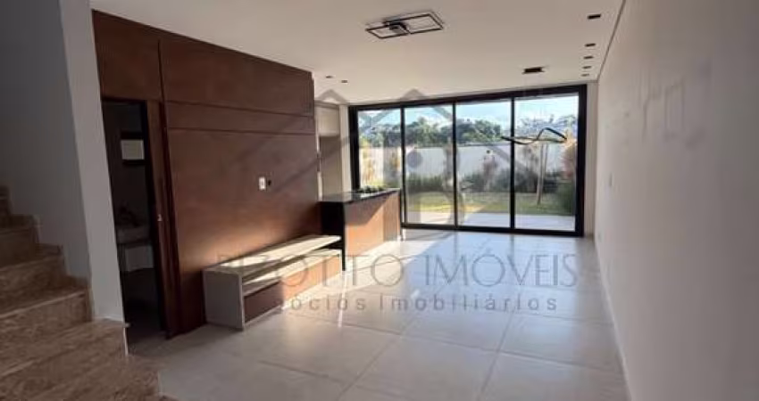 Lindo sobrado com 3 suites sendo uma com closet em condomínio com ótima localização