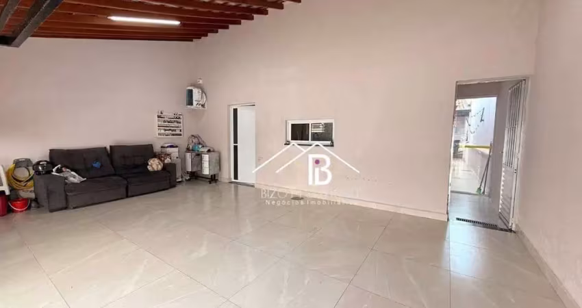 Vende-se casa no jardim dos colibris na cidade de indaiatuba com 2 dormitorios sendo 1 suite , casa rica em planejados por 540 mil.