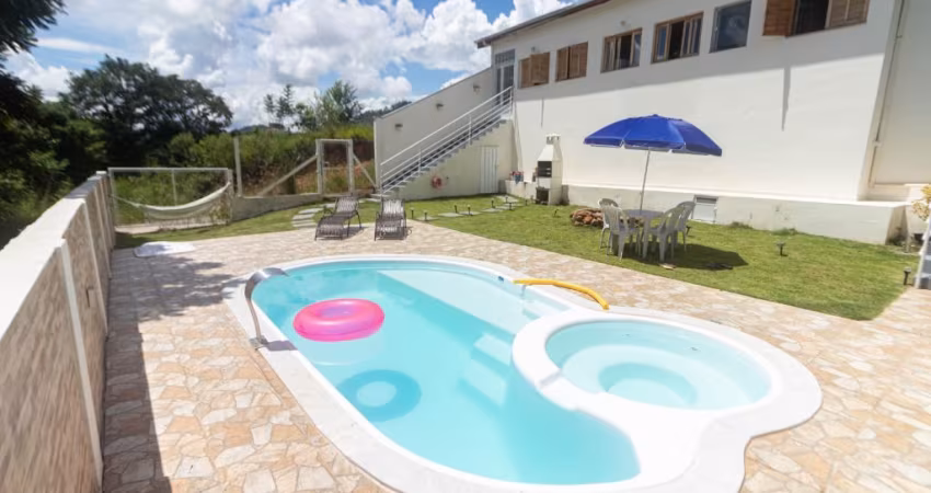 Linda casa  com  3 dormitorios e uma linda vista para as  montanhas