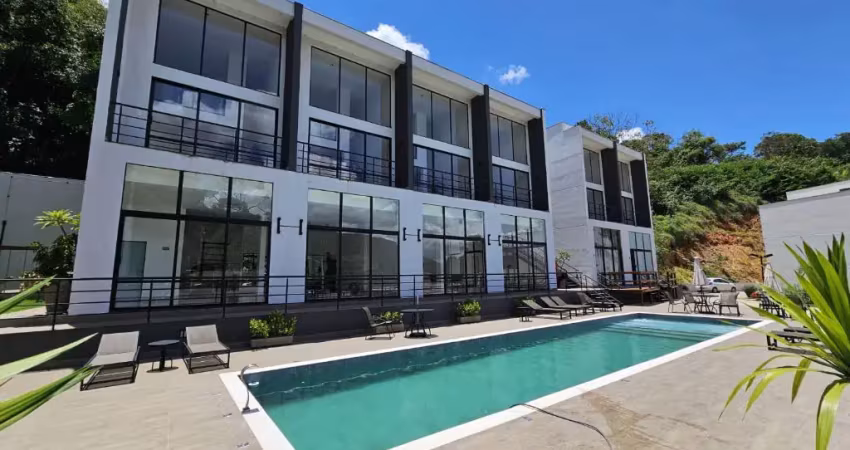 Situado em águas de lindóia, o condomínio loft camp esta localizado em uma área cercada por muito verde e muito bem localizada.