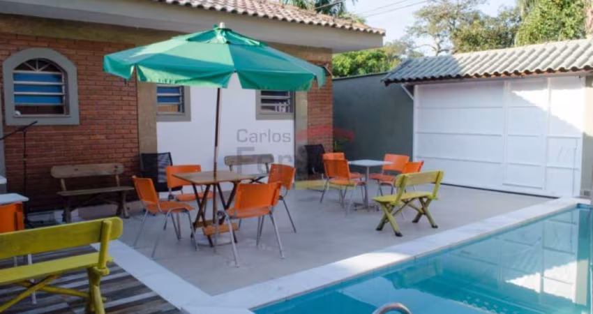 CASA TERREA NO TREMEMBÉ - 3 SUÍTES E 6  VAGAS- PISCINA E LAREIRA