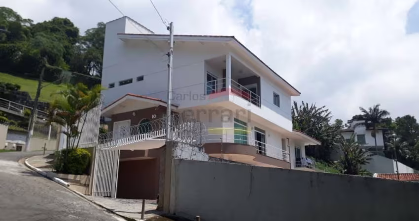 SOBRADO IMPECÁVEL - 4 SUÍTES - 4 SALAS - 4 VAGAS - CONDOMÍNIO - SERRA DA CANTAREIRA