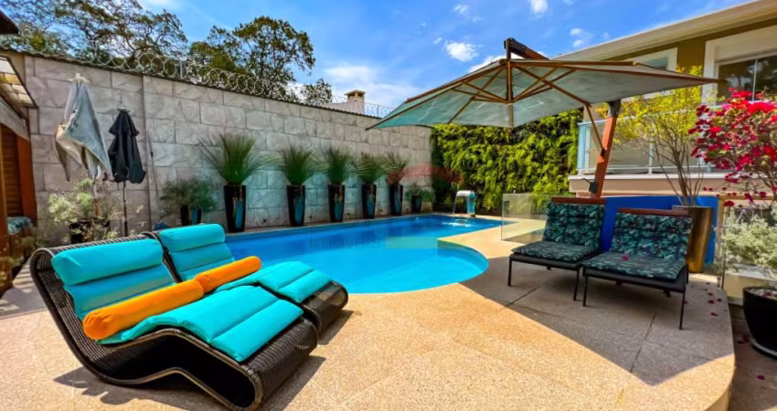 Casa Térrea no Horto de luxo com piscina, 4 suítes, escritório, 8 vagas e segurança.