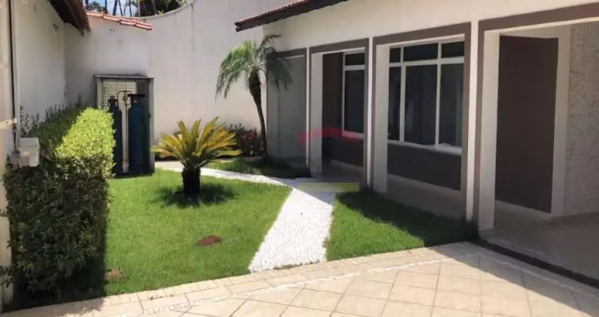 Sobrado no barro branco com 280 m² a.c. / 3 dormitórios / 1 suíte / 4 vagas