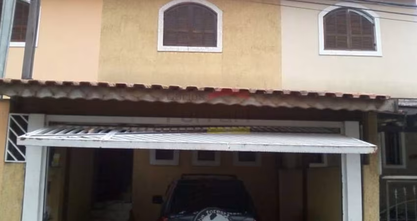 SOBRADO COM 02 DORMITÓRIOS, 02 VAGAS DE GARAGEM, QUINTAL, EDICULA