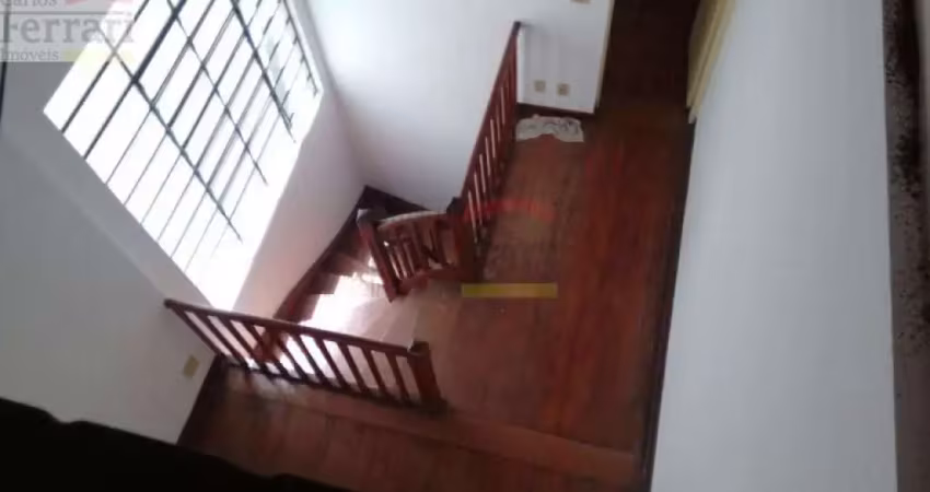 Casa à venda em santana, quintal, 3 quartos, sala 2 ambientes, mezanino ótima localização e espaço.