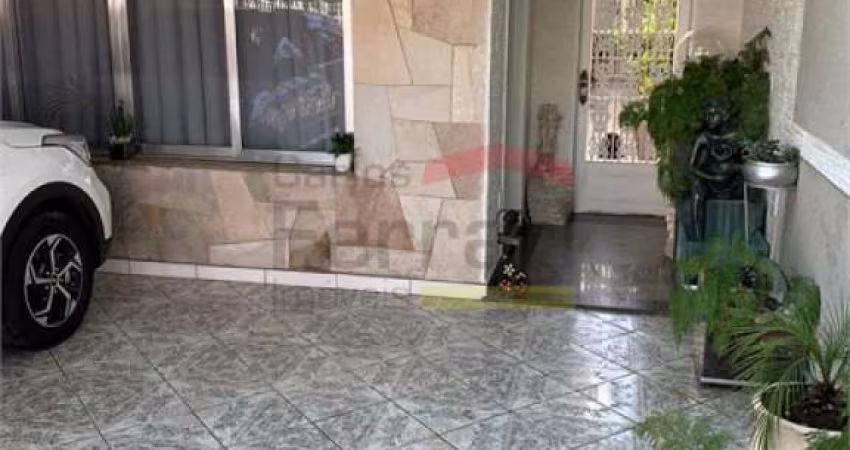 Sobrado à 700metros do Metrô Parada Inglesa, 3 dormitórios, 2 vagas com 160 m²