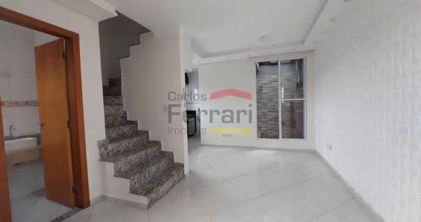 Sobrado em condomínio próximo ao ourinhos, 2 dormitórios- com varanda
