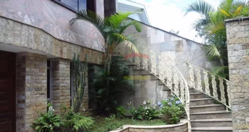 LINDA CASA DE ALTO PADRÃO  COM  06 SUÍTES