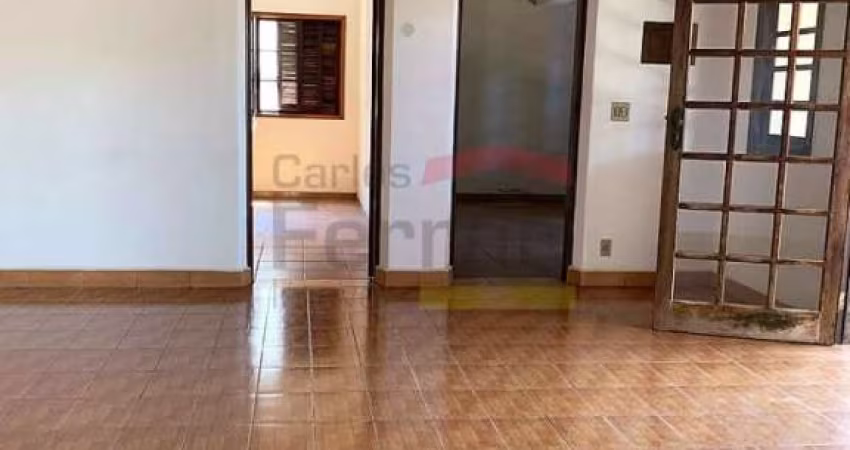 CASA TÉRREA PRÓXIMO AO HORTO COM 2 DORMITÓRIOS, QUINTAL, CHURRASQUEIRA, FORNO DE PIZZA, 4 VAGAS