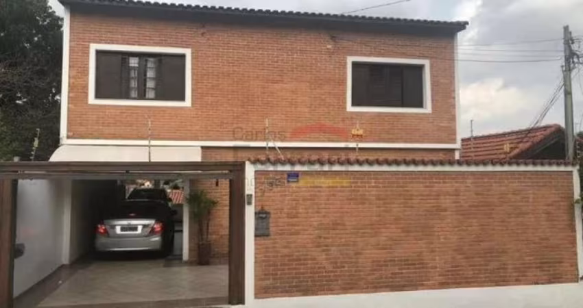 Sobrado á venda na Vila Guilherme - 4 dormitórios e seis vagas de garagem.