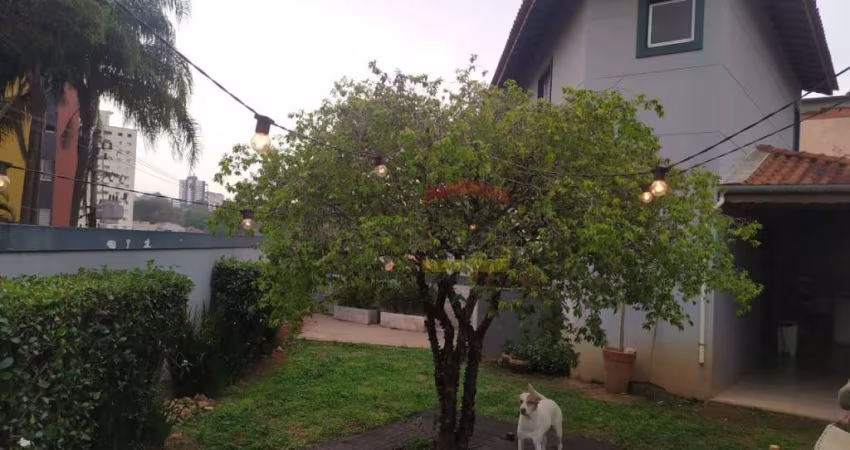 Sobrado à venda com quintal gramado, 2 quartos, sendo 2 suítes, 2 vagas , Vila Aurora