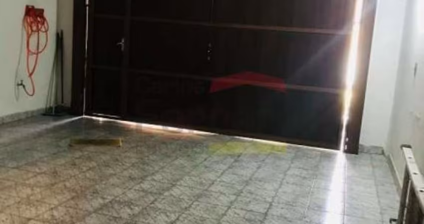 Sobrado à Venda à 1 Km do Metrô à Pé, com 2 Dormitórios, 2 vagas com 100 m²