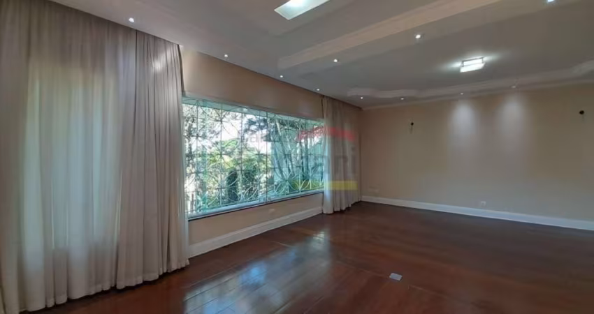 Espaçosa Casa Térrea em Bairro Tranquilo da Zona Norte de São Paulo
