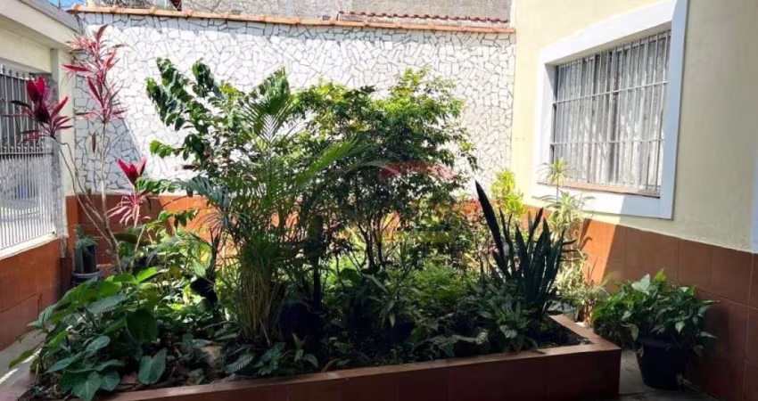 SOBRADO NA VILA HEBE, CONTENDO 4 DORMITÓRIOS, QUINTAL, 1 VAGA DE GARAGEM