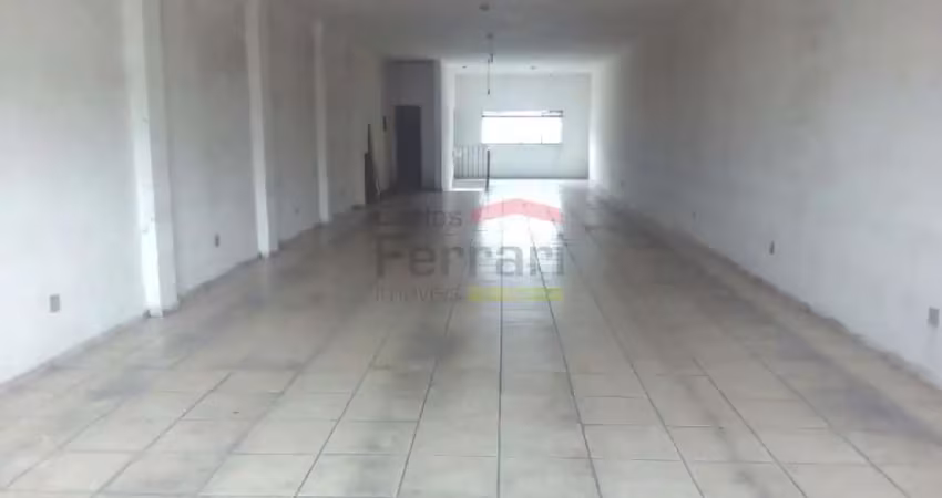Prédio comercial com 3 salões, 540 m2 de construção
