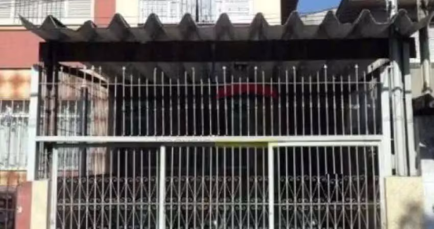 Sobrado com 03 dormitórios, sendo 01 suíte, 02 vagas de garagem coberta