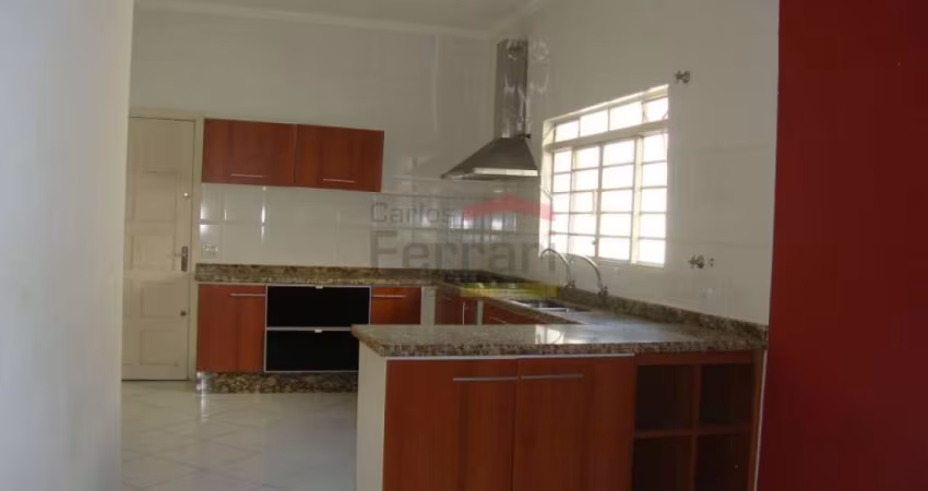 Casa térrea região Vila Paulicéia