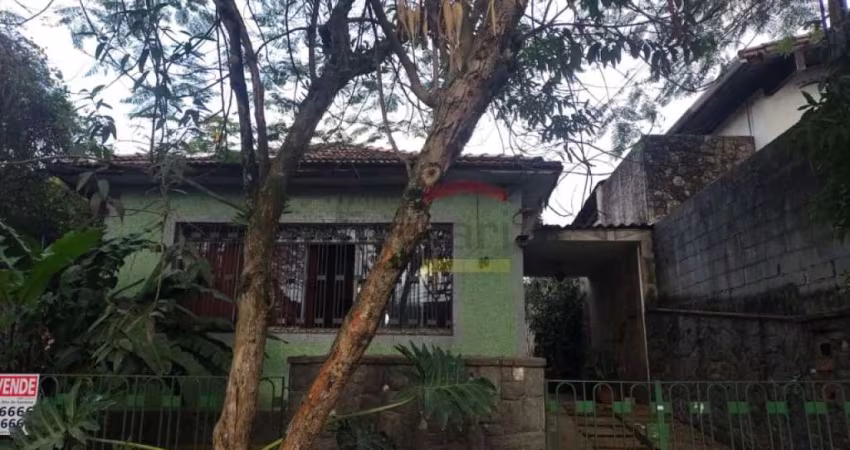 CASA TOTALMENTE TÉRREA, MUITO ANTIGA NO JARDIM FLORESTA, 500 M2 TOTAL, VALE O TERRENO