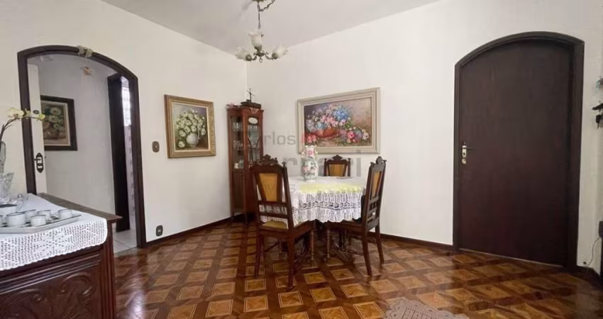 Sobrado no Tremembé com 4 quartos sendo 1 suíte e 3 vagas.