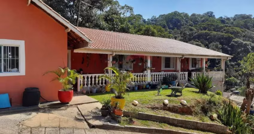 Casa Térrea  à Venda no Jardim Samambaia - Mairiporã 3 dormitórios / 5 vagas