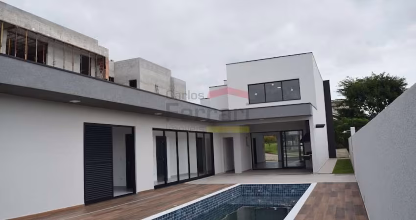Sobrado à venda em condomínio fechado com 4 suítes em Atibaia