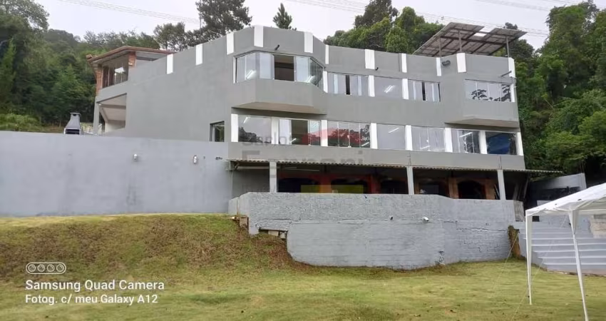 Sobrado para Venda no Condomínio Parque Suíça (Serra da Cantareira)