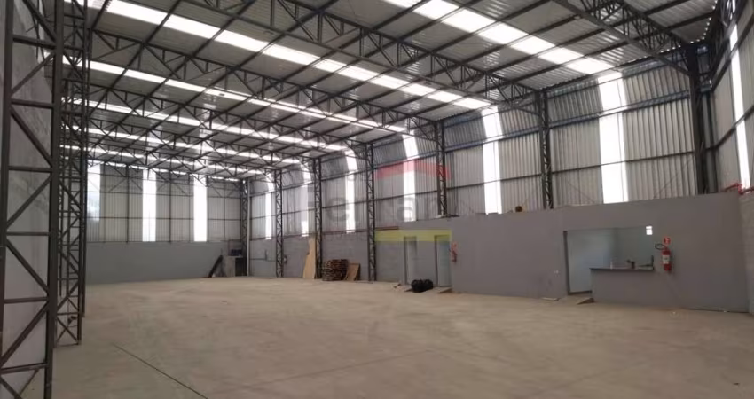 Galpão com 2.000m² para locação na Rodovia Fernão Dias, Km 82