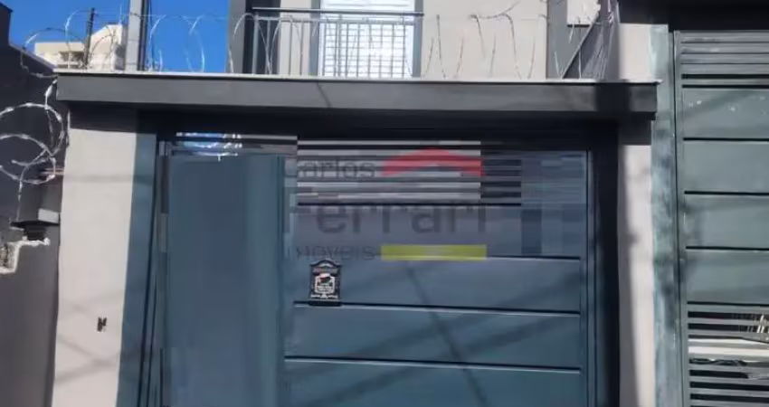 Sobrado na região da água fria, contendo 3 dormitórios sendo 1 suite, sacada, 2 vagas