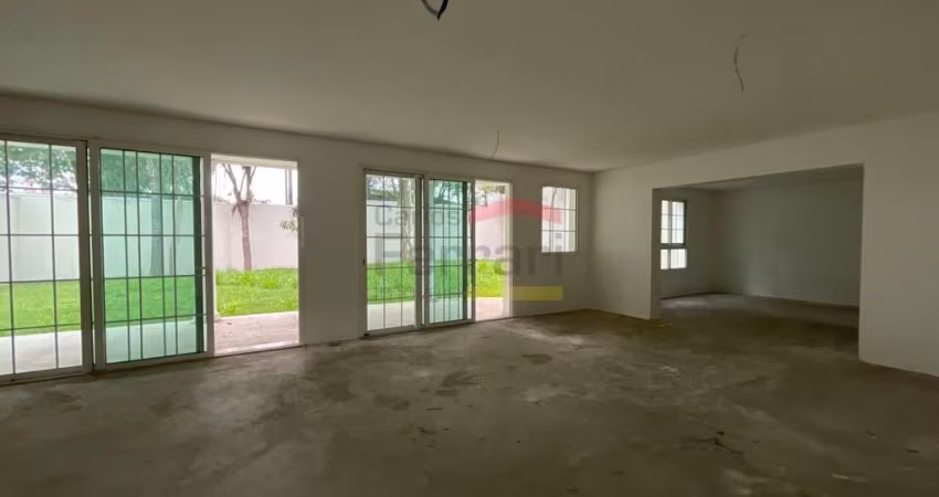 Condomínio Alto Padrão com  mais de 17.000 m² de terreno, região bem arborizados.