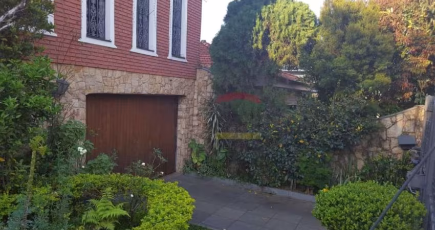 AMPLA CASA COM PISCINA E QUINTAL