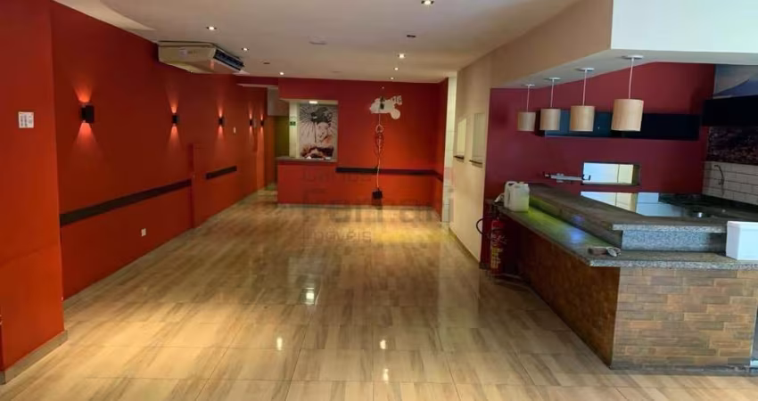 Slão comercial com 130m² para alugar na Rua Francisca Júlia!