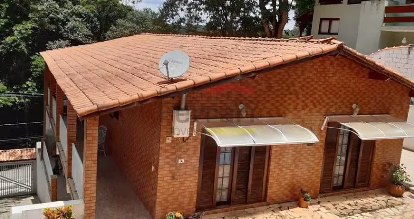 Casa térrea para Venda com 230 metros quadrados em meio a Serra da Cantareira, no Condomínio Pq Suíç