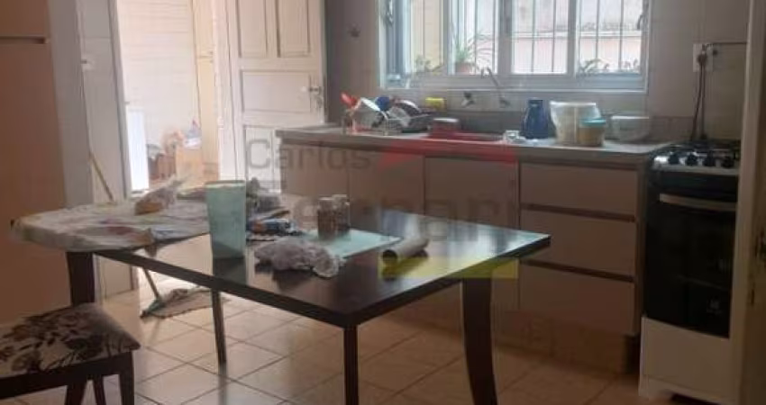 Excelente Imóvel à Venda - Sobrado com 3 Quartos e 2 Banheiros